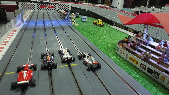 SCALEXTRIC F1